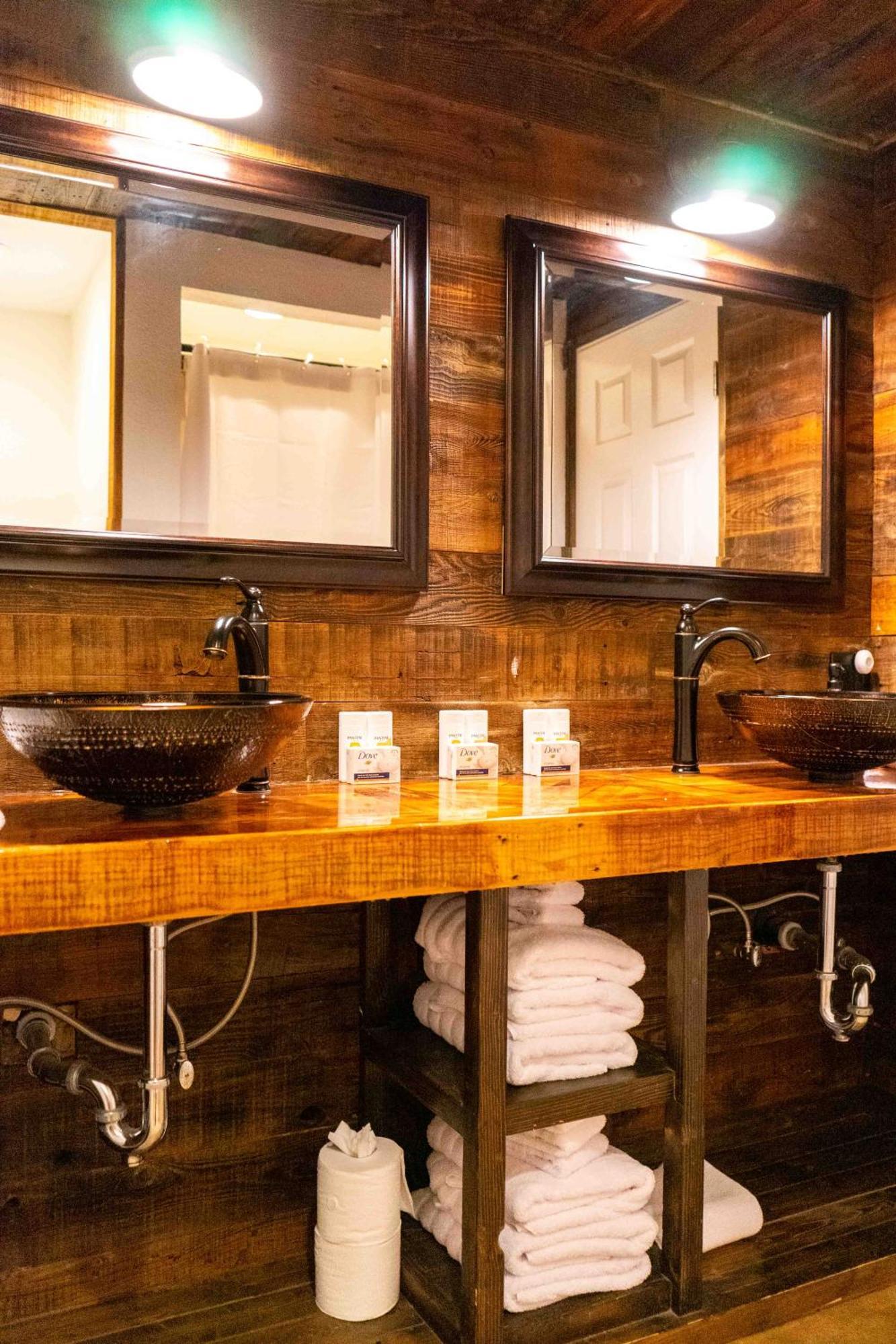 Miners Suite-Centrally Located In Shaver Lake Шейвър Лейк Екстериор снимка